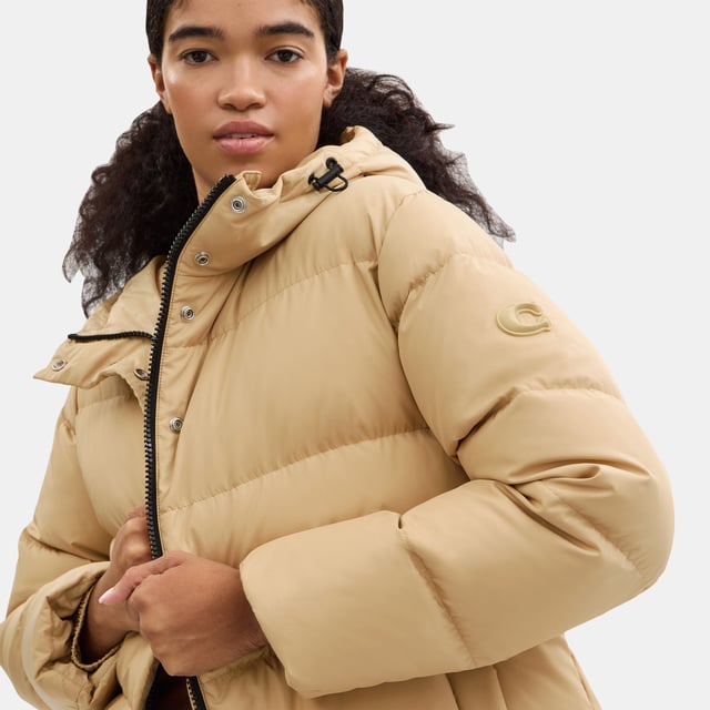 Mid Puffer, Model is 5'10" (178cm), chest 31" (79cm), waist 24" (61cm), hips 35" (89cm) and wears a size S, Zip pockets,  Length: 84.00 cm