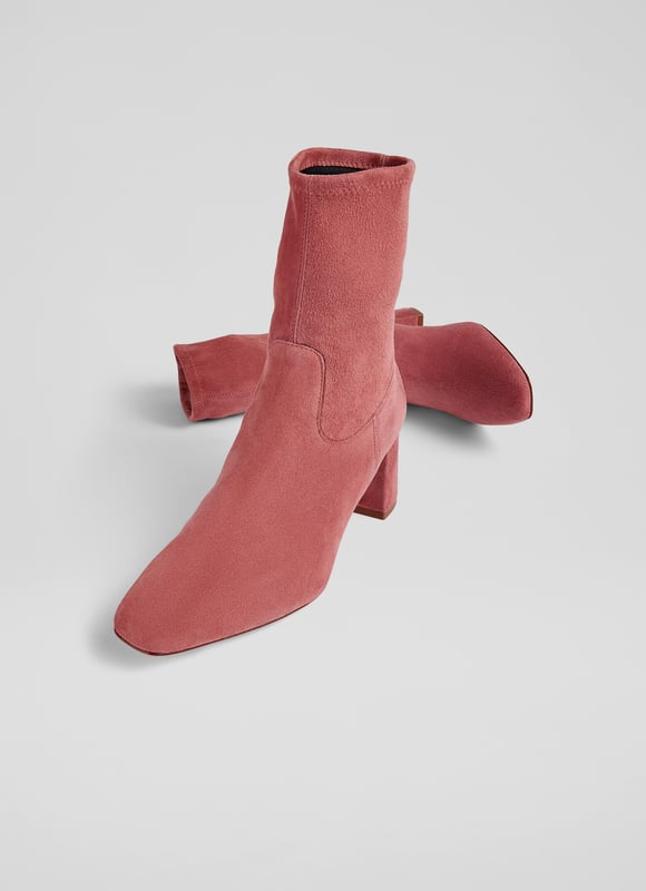 Step confidently into any occasion with the Harp block heel stretch ankle boots in a captivating rose hue. Made in Italy from sustainable stretch suede, these boots feature a stylish square toe and a sturdy block heel, perfect for smart or casual wear. Pair them effortlessly with tailored trousers or your favourite midi skirt.