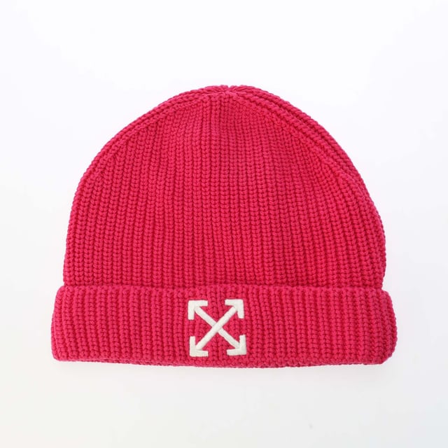 Accessories Off White Juniors Arrow Beanie in Pink Juniors Off White Arrow Logo Knit Beanie. This beanie from Off-White Kids is made from fisherman's rib-knit cotton to keep your little one extra warm. Note the crossing Arrows logo embroidery at the upturned brim.- Ribbed.- Large arrow logo. Material: 100% Cotton. Ref: OGLC0010013203.