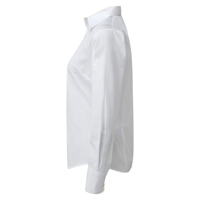 65% Polyester, 35% Katoen. Stof: Popeline, Weven. Ontwerp: Eenvoudig. Hem: Gebogen. Manchet: Dubbele knoop. Mouwtype: Met lange mouwen. Halslijn: Zacht aanvoelend, omgekeerde kraag. 6-knoops vouwsluiting, coupenaden achter, coupenaden buste, dubbelgevouwen naden, easy-care. Passend: Gemonteerd. 115gsm. Duurzaamheid: Amfori, BSCI, Oeko-Tex Standard 100 Gecertificeerd, REACH, Sedex, WRAP Gecertificeerd.