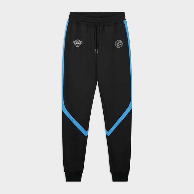 100 % Polyester Normale Passform Zwei Markenpatches auf der Vorderseite Zwei Fronttaschen Mit sportlichen Streifen verziert Kombinierbar mit JR. COMPOUND TRACKTOP 