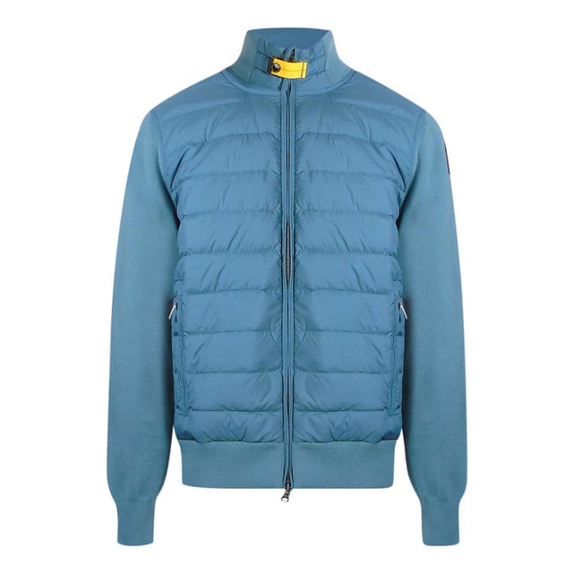 Mantente abrigado y elegante con la chaqueta azul de Parajumpers. Esta lujosa chaqueta luce la insignia de la marca en la manga izquierda. No sacrifiques el estilo por la comodidad: !haz una declaracion!, Logotipo de parche de la marca en la manga izquierda, 100% poliester, cierre de cremallera, cintura y mangas elasticas, cremallera, chaqueta azul