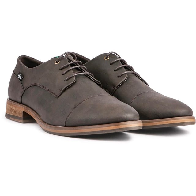 Tanto éticos como elegantes, los cordones Vegan Ginger para hombre de la marca de culto V.GAN serán una elección consciente de la moda esta temporada. El rico color canela con cordones se produce en una fábrica certificada como vegana y aprobada por PETA.