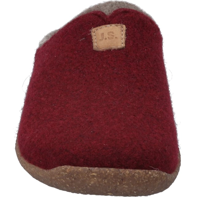 Descubra el mundo de las comodidades hogareñas con Vinny 01, la zapatilla en burdeos-combi de JOSEF SEIBEL, que combina tradición y diseño moderno. Este zapato de mujer, fabricado en el probado estilo Strobel, ofrece una combinación única de empeine y entresuela exterior que impresiona por su estabilidad y durabilidad. Con su parte superior de fieltro y la innovadora combinación de suela de TR y corcho, Vinny 01 es sinónimo de sostenibilidad y resistencia al deslizamiento. La suela beige se integra armoniosamente en el conjunto y realza el cálido color rojo. Gracias a la plantilla textil extraíble, esta zapatilla no sólo ofrece la posibilidad de utilizar su propia plantilla ortopédica, sino también un nivel inigualable de comodidad y flexibilidad. Ideal para las actividades de ocio en casa, Vinny 01 le invita a disfrutar de momentos de relax. Ya sea leyendo un libro o disfrutando de una velada acogedora con la familia, este zapato es el compañero perfecto para las mujeres que valoran la calidad y el bienestar. Como parte de la colección Relax, conocida por su ajuste garantizado y su calidad de primera clase, Vinny 01 representa la filosofía de JOSEF SEIBEL de moda lenta en lugar de moda rápida. Experimente la diferencia con un zapato que no sólo impresiona por su especial método de fabricación, sino también por su atractivo diseño y funcionalidad.
