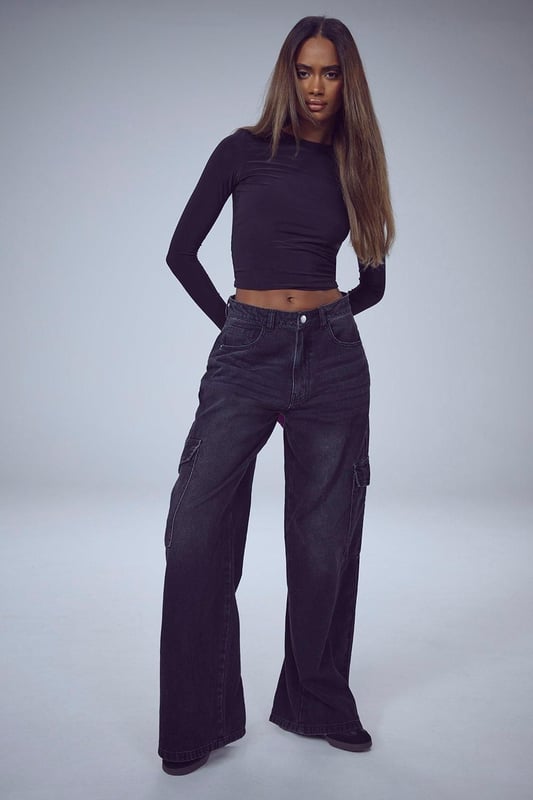 Perfect for a new season update, the wide leg jean is your chance to make an effortless fashion statement when it comes to denim-led outfits. Anything but basic, our high waisted wide leg jeans are made from rigid denim, making them the perfect quality jean for day-to-day 'fits. Step out in retro-inspired wide jeans teamed with a basic white tee and oversized blazer for a look that brings vibes to all your plans. You in a wide leg... we can see it already.Style: Wide Leg Jeans