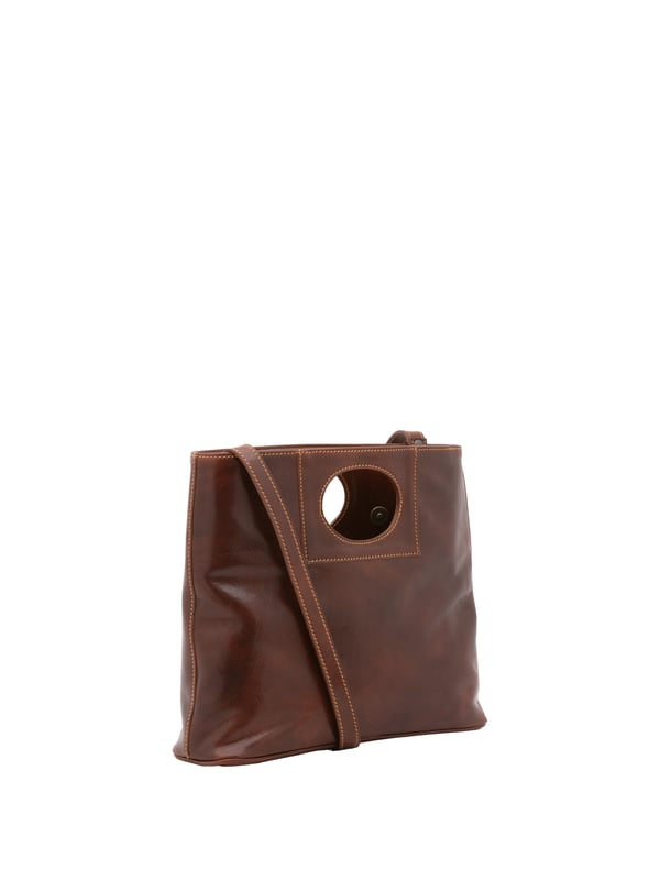 Damen-Umhängetasche mit Magnetverschluss. eine Innentasche mit Reißverschluss und zwei offene Innentaschen. fehlende Außentaschen. abnehmbarer Schultergurt aus Leder. im Ledergriff. zwei Innenfächer.  Außenmaterial. Innen mit Baumwolle gefüttert. Maße: 28x33x10 cm. Hergestellt in Italien