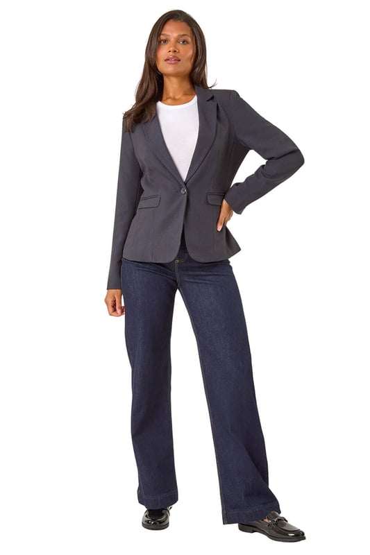 Tailored Single Breasted Blazer from Roman. Be the classiest on your next occasion with our tailored single-breasted jacket. Designed with a smart collar and rever front opening, this long-sleeve jacket features functional front flap pockets and a button fastening for a timeless look. Fully lined for warmth and tailored for a flattering silhouette. Pair with wide-leg trousers and heels for a sophisticated look!