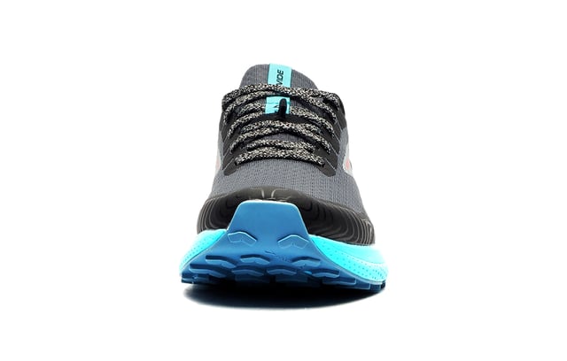 Venture off road with ease in these Brooks Divide 4 womens running shoes, designed to make the transition from road to trail seamless so you can focus on racking up the miles.
 Designed with a breathable textile upper, feet are kept cool and dry whilst a DNA Loft midsole offers customised cushioning adapting to your feet with every glide giving smoother transitions and softer landings.
 TrailTack rubber traction underfoot provides a reliable feel so you can venture offroad with confidence, with high surface area lugs that helps you adapt to uneven terrain and a resilient non-skid rubber helps navigate inclines and descents with ease.
 - Textile / synthetic mix upper
 - DNA Loft supportive midsole,
 - Cushioned ankle & heel collar
 - Toe bumper protects against rocks and debris
 - Secure lace up fastening
 - TrailTack rubber traction
 - Comfort cushioned insole
 - Brooks branding throughout