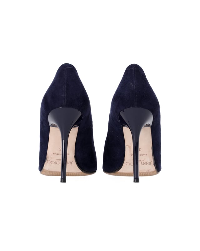 VINTAGE, RRP AS NEW
The leather insoles provide a soft feel to the feet while the navy blue on the suede exterior looks classy. Experiment with your look by flaunting this Jimmy Choo pair that features pointed toes and 11.5 cm heels.


Jimmy Choo Abel Pointed Toe Pumps in Navy Blue Suede 
Condition: very good
Material:   Suede
Size: EU35
Sign of wear: light wear on soles, light wear on tip, re-soled
SKU: 360529