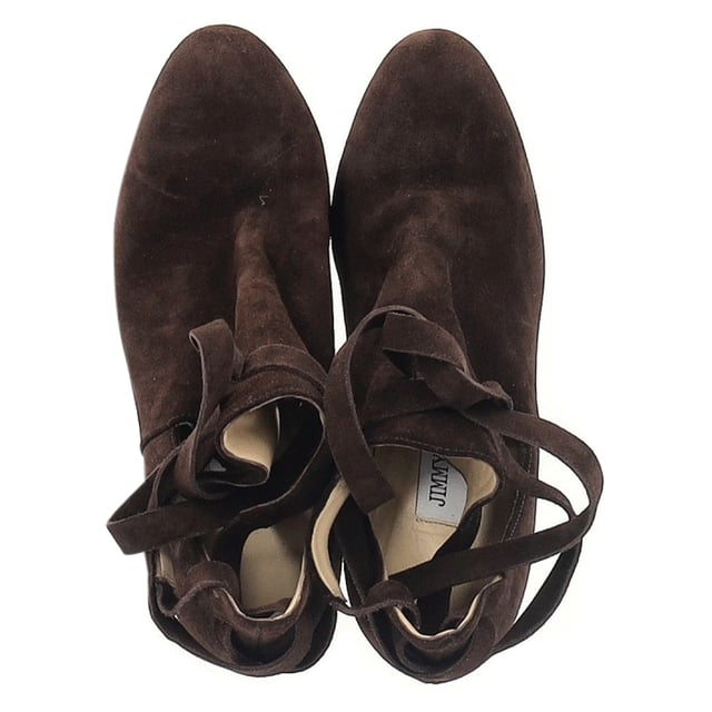 Jimmy Choo Marina Ankle Boots in Brown Suede VINTAGE, RRP AS NEW
Step into sophisticated style with the Jimmy Choo Marina Ankle Boots in rich brown suede. These elegant boots are designed to elevate any outfit with their luxurious suede finish and sleek, modern silhouette. The smooth brown suede adds depth and texture, creating a versatile color that complements both casual and formal wardrobes.
Jimmy Choo Marina Ankle Boots in Brown Suede
Condition: Very good
Signs of wear: Minor markings, Lightly used but very well maintained. Minor mark at soles & creasing, light scuffing at the soles and heels.
Packaging: Dust bag
Color: Brown
Material: Suede | suede
Size: EU | 38/IT38/UK5/US8
Measurements: Heel height: 100; Insole length: 270
SKU: TONPUGBSH423461W