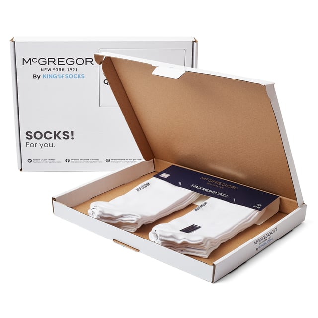 McGregor New York Sneaker-Socken im 6er-Pack
Obwohl es wichtigere Dinge gibt, haben wir beschlossen, dass es Zeit für die perfekte Sneakersocke ist: Ein Set mit 6 Paar tollen McGregor New York Sneakersocken. Die Sneakersocke reicht knapp über Ihren Schuh, sodass Sie keine Blasen bekommen. In einem Halbschuh oder Herrenschuh fällt die Socke kaum auf.

Einfache Sneakersocken für Männer und Frauen ohne auffällige Naht an den Zehen. Die Sneakersocken fühlen sich weich und bequem an und sind ideal für den täglichen Gebrauch oder zum Tragen beim Training. Verschiedene Größen zur Auswahl und in 2 Farben erhältlich.

Produktmerkmale
Gewebtes McGregor New York-Logo auf der Sohle der Socke. Das McG-Logo ist an der Ferse der Socke eingewebt
Aus weicher Stretch-Baumwolle
Sehr flache Zehennähte
Hergestellt aus 75 % Baumwolle, 25 % Polyamid und 3 % Elasthan. Diese Kombination aus schönen Materialien sorgt für langlebige Qualität. Baumwolle nutzt sich schneller ab als Polyamid und durch die Kombination dieser Materialien garantieren wir die Haltbarkeit des Produkts.
Erhältlich in den Größen 39-42 und 43-46.
Die Socke ist in Schwarz mit Weiß und Weiß mit Schwarz erhältlich.