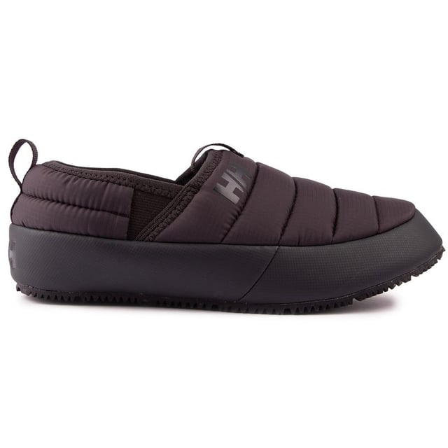 Ontworpen om de stabiliteit van een schoen te bieden. het comfort van een pantoffel en de flexibiliteit om van binnen naar buiten te stappen. maakt deze Cabin Loafer van Helly Hansen tot een favoriet loungewear-item. Deze duurzame pantoffels zijn waterafstotend. hebben een rubberen zool met maximale grip. voorzien van warm. gezellige PrimaLoft® Eco-isolatie en het bovenwerk bestaat uit meer dan 80% gerecyclede materialen. Of je nu bij de open haard zit of met de hond een blokje om loopt. dit zijn de schoenen die je nodig hebt voor een goede winter.