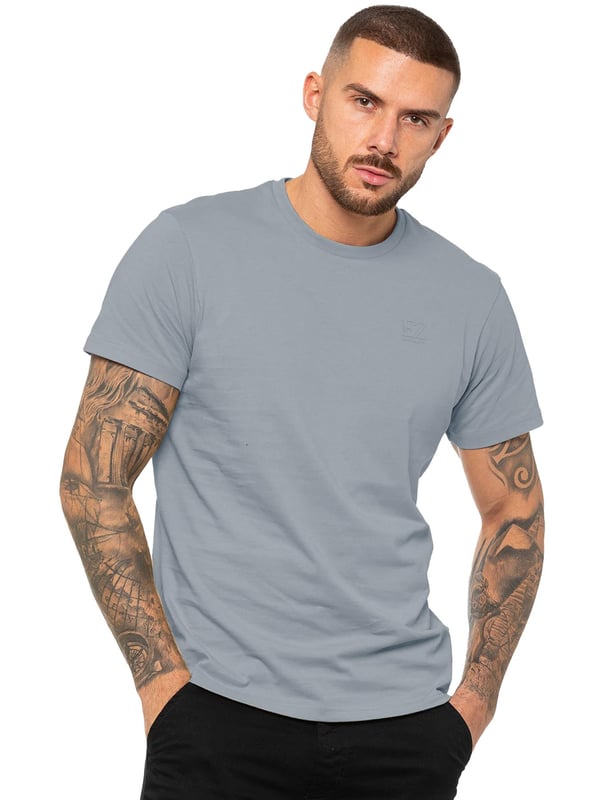 Camiseta Enzo Men's Regular Fit. Logotipo Enzo bordado en la parte delantera. Cuello redondo, mangas cortas. 50% Algodón, 50% Elastano. Lavable a máquina (ver etiquetas). Ideal para el gimnasio, ropa casual