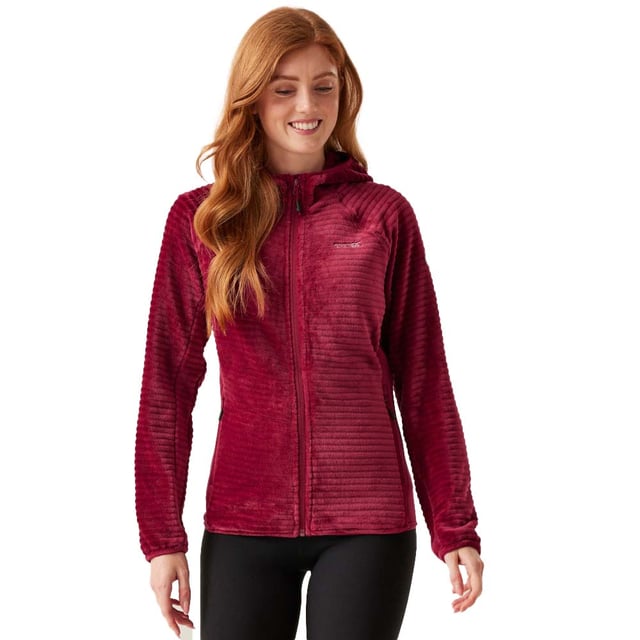 The Endra women's fleece from Regatta effortlessly combines fashion with functionality. It features a brushed-back finish for a cosy feel that lasts. The incorporation of Extol Stretch warm-backed knitted fabric ensures flexibility. With Reach Technology, including an underarm gusset, you're guaranteed unrestricted movement. Complete with a grown-on hood and stretch binding to hood opening, cuffs and hem.
