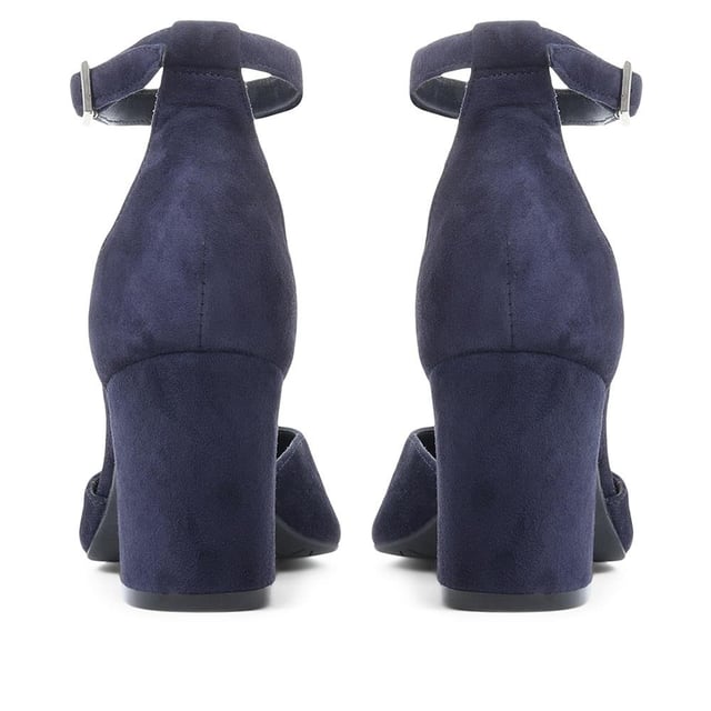 Sculpted in buttery suede with a pointed closed toe, the Cloria courts are your work to weekend footwear staple. Fastening securely around your ankle, they feature a practical (aka comfortable) block heel.