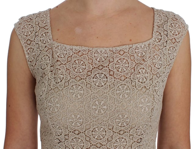 Marke: Dolce & Gabbana  
Stil: Floral Ricamo Cutout Langes Maxikleid  
Modell: Langes Sheath Maxikleid  
Farbe: Beige  
Verschluss: Rückenreißverschluss  
Logodetails  
Hergestellt in Italien  
Material: 100% Baumwolle  
Exklusive und hochwertige Handwerkskunst