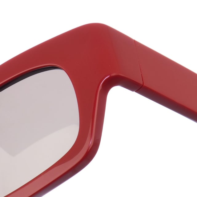 Sunglasses with acetate frame.
 Rectangular shape.
 Elegant and sophisticated design.
 Acetate temples.
 100% UV Protection.
 Anti-reflective lenses.
 Includes: All our products are sent inside their original box.
 Measures: Lens height: 40 mm. Lens width: 50mm. Bridge: 20mm. Temples: 140mm.
 Composition: Acetate
 Care:
Clean the glasses with soap and water.
 - Do not use dirty or abrasive cloths, which may alter the characteristics of the filters.
 - Use only original accessories and spare parts.