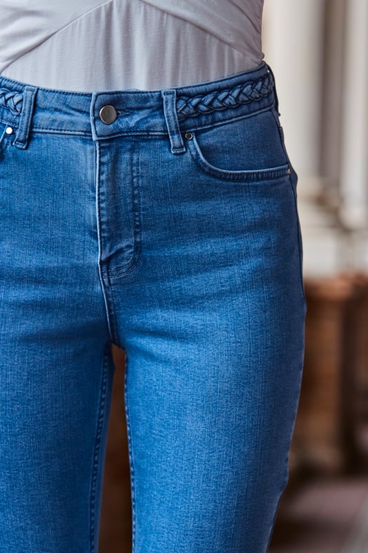 REASONS TO BUY:

Your go-to skinnies with a Sosandar twist
Statement braided waist detail
Our denim is so soft and stretchy
Classic skinny fit
Go-with-everything blue wash
Going-out tops, knits, tees - every top goes

Inside leg to fit: Short 29" | Regular 31" | Long 33"