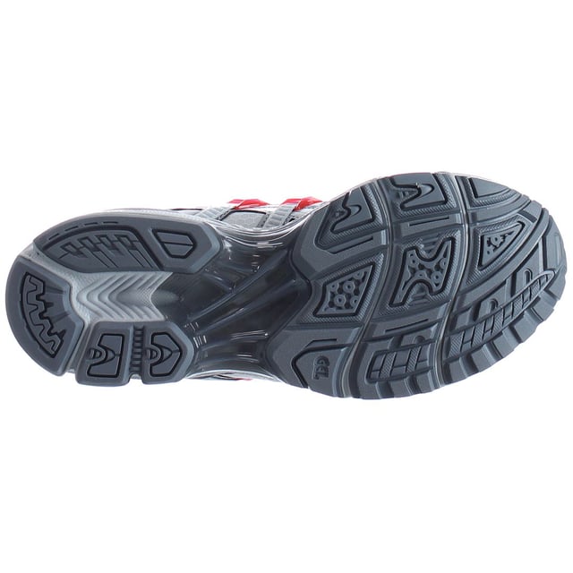 La zapatilla GEL-KAYANO™ 14 RE está diseñada para caminatas rápidas en entornos urbanos.

Para la parte superior, nos hemos inspirado en las rayas y los cordones ASICS de la zapatilla TRABUCO™ 8. Otras características, como la malla antidesgarro, las lengüetas de ajuste y la entresuela moteada, también contribuyen a sus influencias utilitarias.

El diseño se completa con un estampado inspirado en las actividades al aire libre y una entresuela moteada. Es un homenaje a nuestra herencia de running de alto rendimiento, pero reelaborada con una estética más urbana.