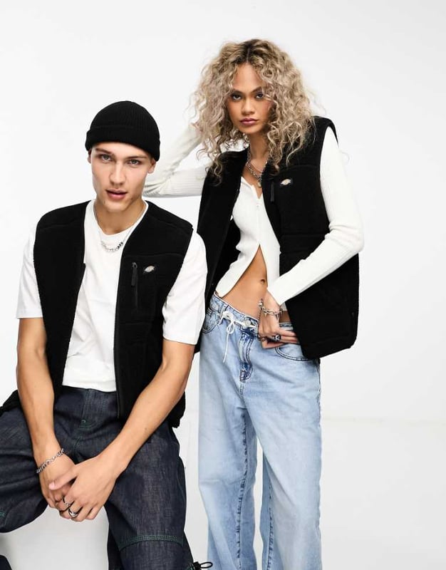 Tops by Dickies Low-key layering V-neck Zip fastening Logo patch to chest Functional pockets Regular fit Unisex styleSold By: Asos