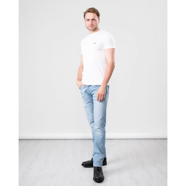 Soft premium Pima cotton jersey in your choice of vibrant tones makes this tee irresistible. Add this sure shot to your own capsule collection.

Cotton 100%
Pima Cotton jersey
Crew neck
Regular fit
Transfer branding on neckband lining
Embroidered Green Crocodile branding on chest