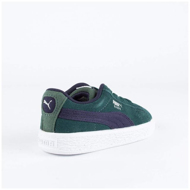 Basket Puma Classic DNM Jungen Grün Wildleder. Authentischer Schuh der Marke Puma - Streetwear/Sportswear Design von Puma - Puma für modebewusste Jungen, perfekt für den Alltag - Der grüne Puma Sneaker lässt sich hervorragend mit dem Rest deiner Garderobe kombinieren - Bequemes Wildledermaterial - Klassische Schnürsenkel - Classic DNM - Textil.