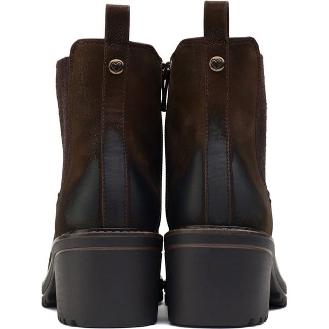 Botas de mujer de color marrón con cremallera interior de Marco Tozzi, fabricadas en sintético y suela de goma. Incluyen: cremallera interior, trabilla en el talón, altura del tacón 5 cm y 100% veganas.