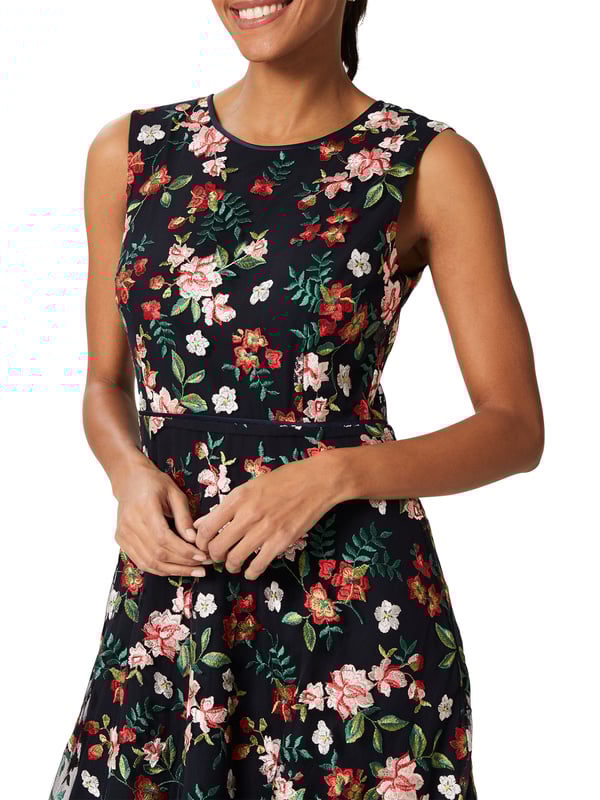 Intricately embroidered, the Rosella dress will invite no end of compliments. Blooming with vibrant flowers it's cut to an endlessly feminine fit and flare shape that's occasion-ready.