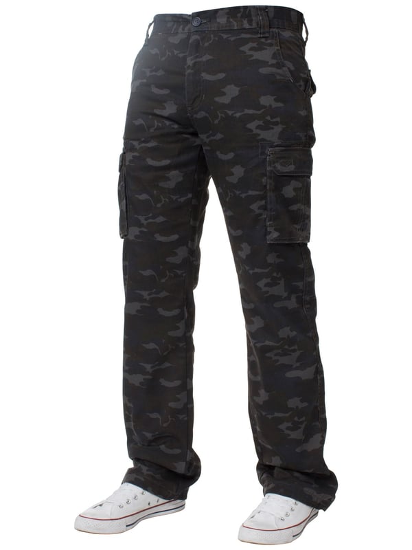 These KZ116 Kruze Camo Work Pants Features 2 Front Pockets, 2 Buttoned Back Pockets, 2 Velcro Side pockets and a zip fly fastening. Crafted with 65% Polyester and 35% Cotton, these Combat Trousers are a loose fit with adjustable toggle to the hems.
