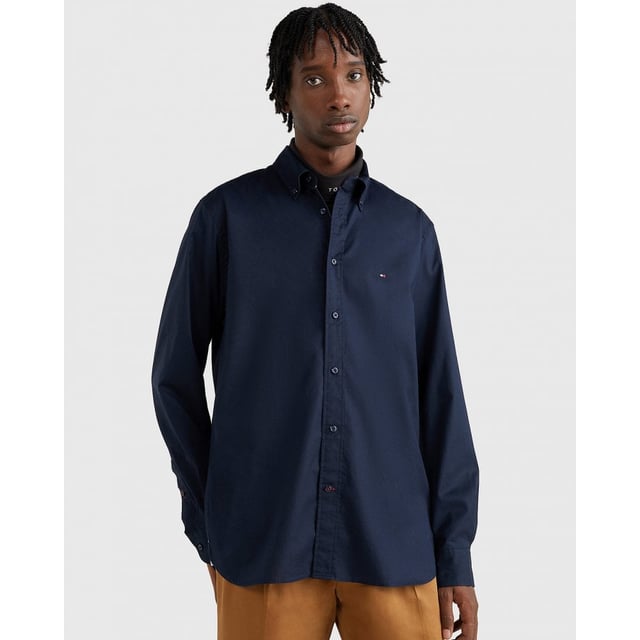 Heren overhemd van het merk Tommy Hilfiger. De overhemden van Tommy Hilfiger zijn gemaakt van biologisch katoen, en hebben een slim fit pasvorm. Het zachte katoen zorgt voor een heerlijk draagcomfort.  Merk: Tommy HilfigerModelnaam: Core Flex PoplinCategorie: heren overhemdMaterialen: biologisch katoenKleur: blauw