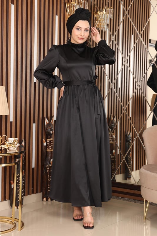 Stoffmerkmal: Hergestellt aus Satinstoff.Produktmerkmal: Neues Hijab-Modemodell der Saison. Ohne Futter. Kragen mit Tüll-Detail. Mit Rückenreißverschluss für einfaches Anziehen. Die Manschettenknöpfe sind funktional. Der Gürtel ist verstellbar. Aufgrund von Konzeptaufnahmen kann es leichte Farbabweichungen beim Produkt geben. Das Model trägt Größe 38. Größe 38 Abendkleid Maße: Produkt