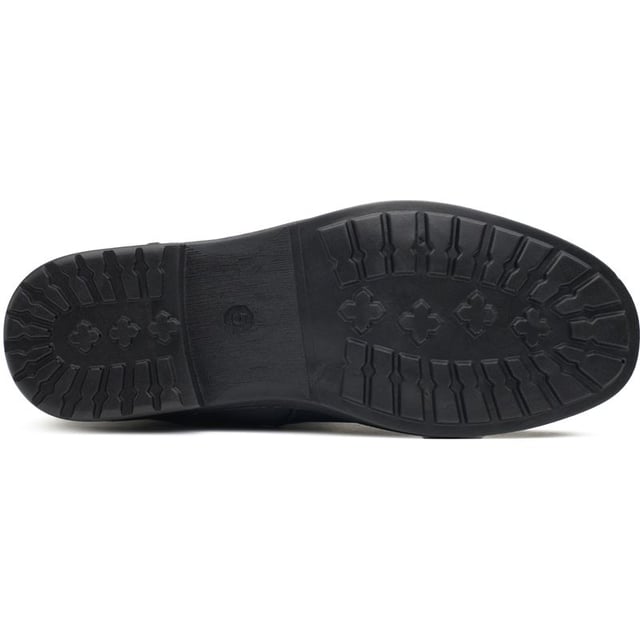 Dale la bienvenida a las nuevas estaciones con las botas de motociclista Solesister Vita. Estas botas hasta el tobillo cuentan con un diseño de dos hebillas de metal plateado para un atractivo rebelde adicional y un ribete de cuello de lana que le da un toque de elegancia invernal. Confeccionadas con una parte superior con apariencia de cuero y una suela de goma resistente, prometen durabilidad y estilo. Con un tacón de bloque y una suela con tacos, brindan la elevación y el agarre perfectos.