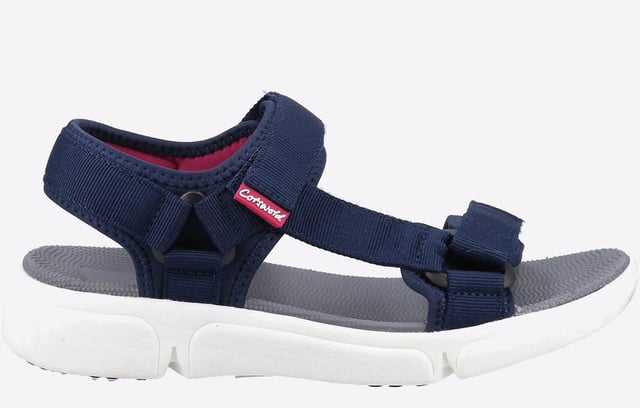Women's summer walking leisure shoe from Cotswold. Alderton is crafted with lightweight textile uppers, triple touch fastening straps and for a secure fit. Lightweight EVA footbed and sole
Triple Touch Fastening straps
Summer walking leisure shoe
Lightweight textile upper
Lightweight EVA footbed and sole