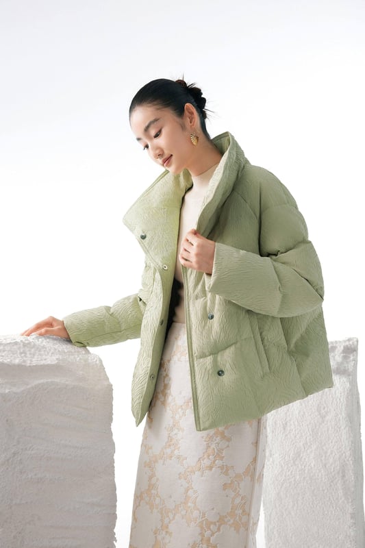 Experience ultimate warmth with our luxurious 700+ fill goose down, offering ultra-light insulation of exceptional quality. With 90% premium pure goose down and flawless distribution to prevent leakage, you’ll enjoy long-lasting, optimal insulation.

CHINESE JACQUARD FABRIC: A special design that blends the traditional with the modern.

LAPEL COLLAR: Our wider design creates a sophisticated look.

MOUNTAIN COLOUR: The uplifting palette of the mountains in a patchwork effect.

LUXURIOUS 700+ FILL GOOSE DOWN: Ultra-light insulation of exceptional quality.