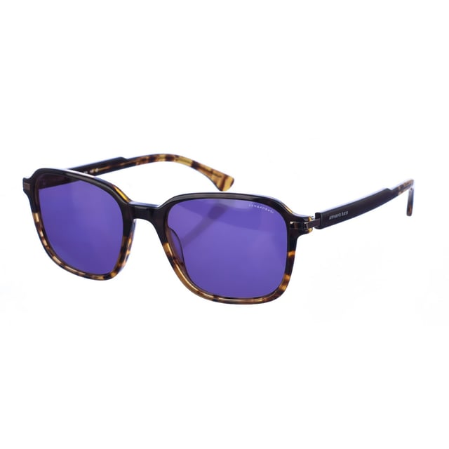 Gafas de sol Armand Basi con montura de acetato.
 Color Habana oscuro
 Forma rectangular.
 Lentes de color Marrón
 Patillas de acetato a tono, con el nombre de la marca grabado.
 100% Protección UV. 
 Cristales antirreflejo.
 Incluye una funda de tela de protección.
Los colores reales del producto pueden variar ligeramente con respecto a los colores que muestra su monitor.
 
 Medidas  Ancho lente: 54 mm. Puente: 20 mm. Patillas: 145 mm.
 
 Limpiar las gafas con agua y jabón (neutro).
 - No utilice paños sucios o abrasivos, que puedan alterar las características de los filtros.
 - Utilice solo accesorios y repuestos originales.