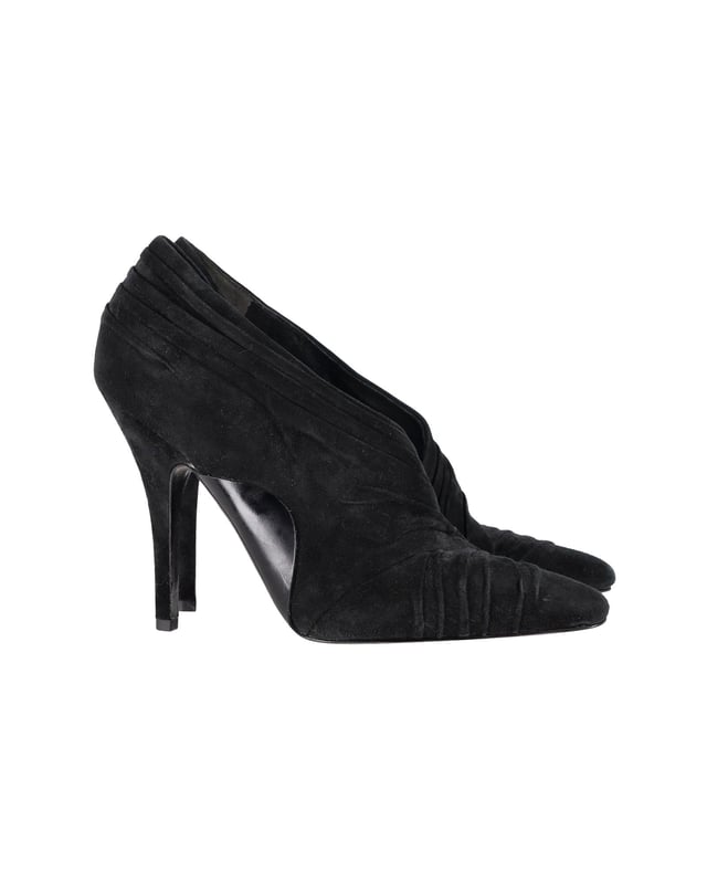 VINTAGE, RRP AS NEW
Alexander Wang's Marcelia pumps are crafted from black suede and detailed with a towering stiletto heel. This designer pair is ideal for day-to-night wear, especially when paired with cropped trousers or shorts and a printed blouse.
Alexander Wang Marcelia Runway Pumps in Black Suede
Condition: very good
Sign of wear:  Wear on soles and insoles.
SKU: 292320   
Color: black
Material: Suede
Size: EU39