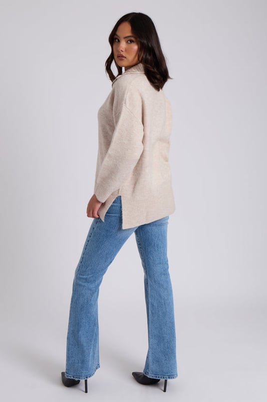Model is 5'6 and wears a size 8. Crafted with utmost attention to detail, the Oatmeal Plain Oversized Half Zip boasts a relaxed and flattering oversized fit that drapes elegantly, providing a cosy and stylish look for any occasion. Its soothing creates a sense of sophistication, making it a timeless piece that can effortlessly transition from season to season.