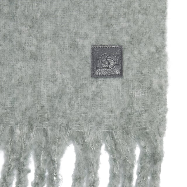 Cosy up with Lavigne, our a must-have accessory for chilly days. Crafted from a super-soft fabric, this chunky scarf offers maximum warmth while adding a chic, textured touch to any outfit. Complete with a classic fringe trim, it's a statement piece that's as stylish as it is practical.