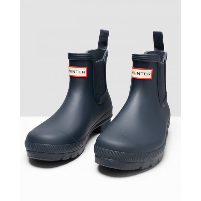 The New And Improved Hunter Original Chelsea Wellington Boot Has An Even More Optimum Fit To Maximise All-day Comfort And Style. Ready For The Changing Seasons In The Countryside As Well As Rainy Days In The City, Each Welly Boot Is Handcrafted From Natural Rubber And Vulcanised For Superior Protection. Retaining The Iconic Silhouette Of A Traditional Chelsea, It Features Elasticated Gussets And Has A Nylon Pull-tab For An Easy On And Off. In A Classic Dark Blue Matte With An Eye-catching Logo On The Front, These Waterproof Outdoor Chelseas Are A Wet Weather Wardrobe Essential.