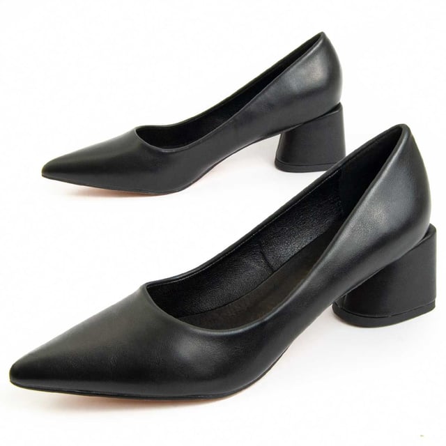 Women's heeled shoe. Comfortable fit. Cushioned insole made of natural leather. Manufactured by other brands for our brand. Approximate measurement: 4 cm heel.