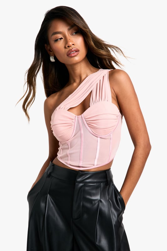Steal the style top spot in a statement separate from the tops collectionCamis or crops, bandeaus or bralets, we've got all the trend-setting tops so you can stay statement in separates this season. Hit refresh on your jersey basics with pastel hues and pick a quirky kimono to give your ensemble that Eastern-inspired edge. Off the shoulder styles are oh-so-sweet, with slogans making your tee a talking point.