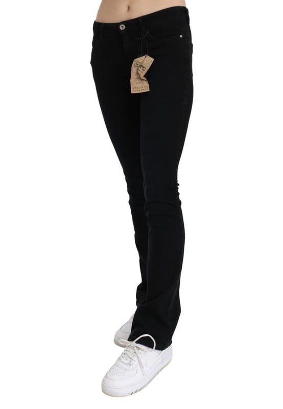 Marca: CNC COSTUME NATIONAL  
Color: Negro  
Modelo: Pantalón de mezclilla ajustado de tiro bajo  
Cierre con cremallera  
Detalles del logo  
Material: Algodón  
Género: Mujer