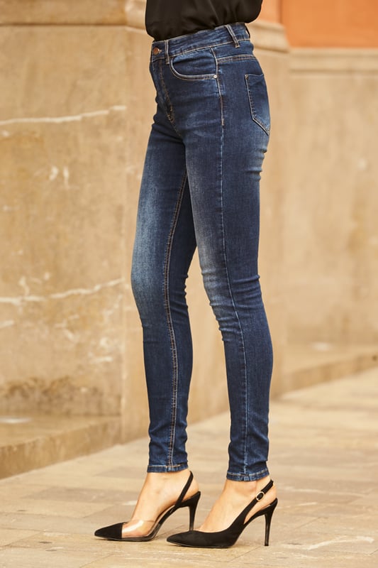 2LUV Women's Super Comfy Stretchy Skinny Jeans - 5 Pocket Indigo Denim With Slim Fit