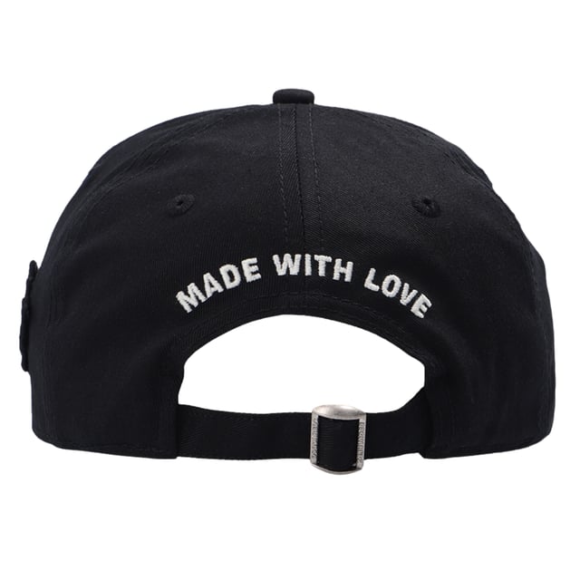 DSQUARED2 Seit 1964 Gesticktes Logo Schwarze Mütze. DSQUARED2 Bestickte schwarze Mütze. 100% Baumwolle, Ahornblatt-Detail an der Seite. Dsquared2 Baseball-Kappe. Stil-Code: BCM0516 05C00001 2124. Made With Love auf der Rückseite bestickt