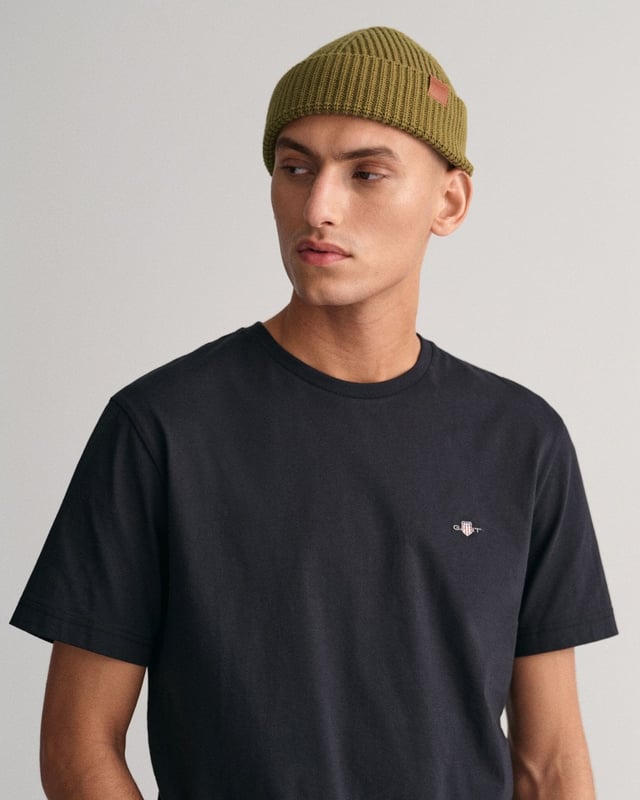 Featuring a small-scale shield graphic embroidered at the chest, this T-shirt is crafted from cotton with a fine rib at the neckline for ultimate comfort. An essential part of any ensemble, wear it under your favorite knitwear, outerwear or paired with jeans, chinos, and shorts alike.
Regular fit  Crew neck  GANT graphic embroidered at chest
&nbsp;
2003184
&nbsp;