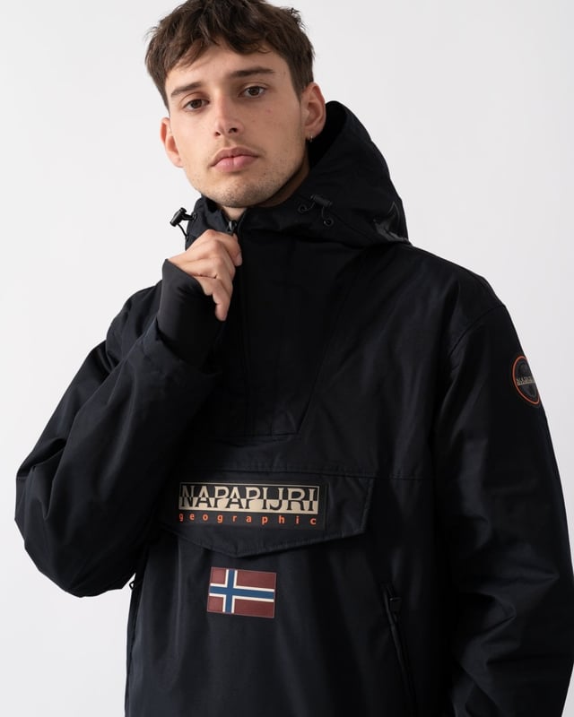 The embodiment of Napapijri's heritage, the Rainforest has been keeping people warm and sleek since 1995. The beloved anorak returns with new rubber branding, a double-zip fastening, ventilation eyelets and an adjustable hem and hood. It's built for the outdoors with breathable, water-resistant fabric and down-free, recycled padding insulation that provides lightweight warmth in cold weather.

Anorak
Waterproof fabric: 3000Mmh20 (suitable for light rain and snow)
Breathable fabric: MVP 3000G/m2-24 hour
Critically taped seams
Side zip fastening
Advanced hood regulation
Ventilation eyelets
Inner cuffs
Adjustable hem
Additional inner collar opening
Patches
Printed details

Main fabric: 100% Recycled PolyesterLining: 100% Recycled PolyesterPadding: Comfortemp® Padding 100% Recycled Polyester
NA4IB9
 