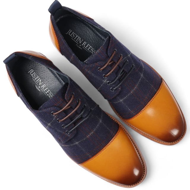 Dale estilo a los zapatos Oxford de cuero Ronnie de Justin Reess para hombre en una sofisticada combinación de colores azul marino y tostado. Estos zapatos Oxford presentan un diseño atemporal con un toque moderno, perfectos para eventos formales y entornos profesionales. Fabricados con cuero de alta calidad, ofrecen durabilidad, comodidad y un aspecto refinado que complementa cualquier conjunto. El cierre seguro con cordones garantiza un ajuste personalizable, brindando comodidad y estabilidad durante todo el día. Diseño Oxford clásico para un aspecto refinado y elegante Construcción de cuero de primera calidad para mayor durabilidad y comodidad Esquema de colores azul marino y tostado moderno para un estilo versátil Cierre seguro con cordones para un ajuste estable y personalizado