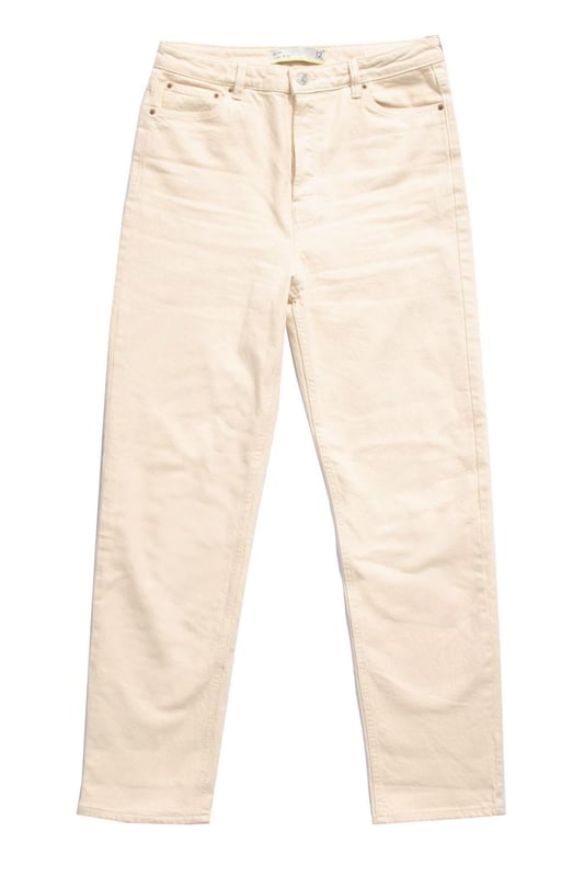 Experience all-day comfort with the high-quality denim fabric and flattering slim leg silhouette, ideal for creating chic and polished looks. Complete your wardrobe with these versatile jeans, perfect for pairing with your favorite tops and shoes for a stylish ensemble. Fit: Slim, Sizing: These run quite large - You may wish to order one size down (see size chart)