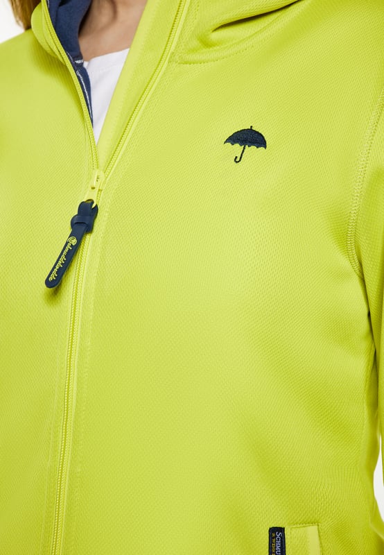 Diese Jacke mit Reißverschluss eignet sich perfekt für das Übergangswetter und verfügt über eine normale Passform und lange Raglanärmel für mehr Komfort. Ein Stehkragen mit angeschnittener Kapuze hält Sie warm, während ein Reißverschluss in der Mitte für Vielseitigkeit sorgt. Mit gestickten Details auf der Brust und zwei funktionellen Taschen ist diese Oberbekleidung perfekt für Outdoor-Abenteuer  Übergangsjacke