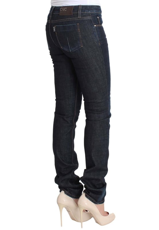 Marca: Costume National CNC.
  Ajuste: Slim fit skinny.
  Color: Azul.
  Material: 98% algodon 2% elastano.
  Mosca: Mosca con cremallera.
  Bolsillos: Dos delanteros y dos traseros.
  Fabricado en Italia.
  Detalles del logotipo.